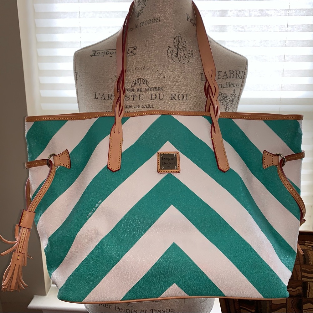 Beautiful Authentic Dooney & Bourke Tote
